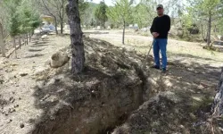 Kendi mezarını hazırlıyor