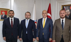 Hak-İş'e Anlamlı 1 Mayıs Ziyareti