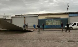 İncirliova’da Şiddetli Rüzgâr Çatı Uçurdu