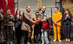 "Hepimiz Mahkumuz" Oyunu Büyük İlgi Gördü