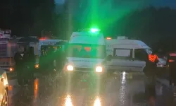 Minibüs ile Mikser Kafa Kafaya Çarpıştı: Ölü ve Yaralılar Var