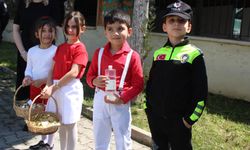 Minikler Polis Abilerini Unutmadı