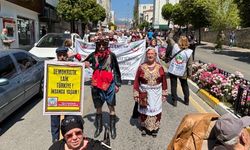 Yöresel Kıyafetleriyle Mitingin İlgi Odağı Oldular