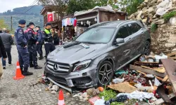 Şirince’de Kontrolden Çıkan Araç Tezgâha Uçtu