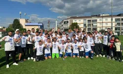 Mavi-Beyazlılar Zirvede Sezonu Bitirdi