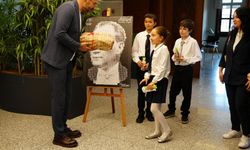 Başkan Zencirci Koltuğunu Çocuklara Bıraktı