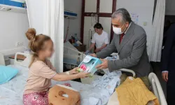 Rektör Kent’ten Minik Hastalara Bayram Ziyareti