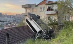 Okul Servisi Takla Attı, Evin Çatısına Düştü