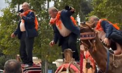 Festivalde Eski Başkan Deveden Düştü