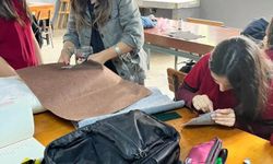 Atıklar Ellerde Sanata Dönüşüyor