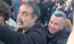 ODTÜ’de Türk Bayrağı Açan Öğrencilere Saldıran Adam