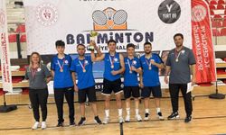 Badmintoncuları Namağlup Şampiyon Oldu