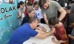 İmza Töreninde Tanju Çolak İzdihamı