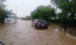 Sağanak ve Fırtına Çatıları Uçurdu, Ağaçları Devirdi