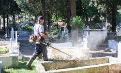 Bayram Öncesi Mezarlıklar Bakımdan Geçiriliyor