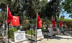 Arefe Günü Mezarlıklara Ziyaretçi Akını