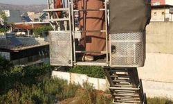Asansörde mahsur kalan yaşlı kadın kendini kurtaranlara ve devlete dua etti