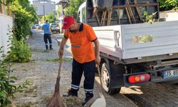 Efeler’de sokaklarda temizlik çalışması