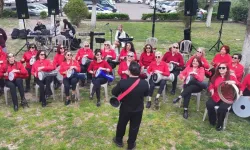 Efeler’de Kültür Sanat Rüzgarı: Vatandaşlar Etkinliklere Doyacak!