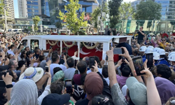 Yeşilçam’ın Heybetli Çınarı Kadir İnanır, Toprağa Verildi