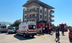 Çatıdaki Kartonlar Alev Aldı, 4 Kişi Dumandan Etkilendi