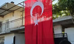 Şehidin Evine Bayraklar Asıldı
