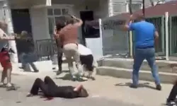 Eşini Defalarca Bıçaklayıp Başında Bekledi