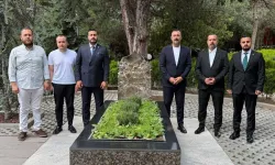 MHP’den Türkeş’in Mezarına Ziyaret