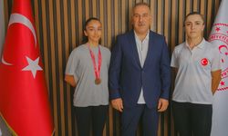 Türkiye üçüncüsü bisikletçi Hena döndü