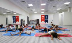 Yaz etkinliklerinde çocuklar jimnastikle gelişiyor