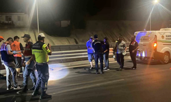 Gece yarısı bariyerlere çarparak can verdi
