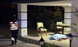 Villa bahçesindeki içki masasında kanlı gece