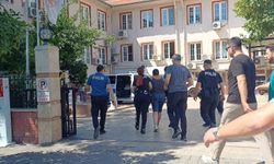 Polise kimliğini vermedi, ortalığı birbirine kattı