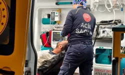 Motosiklet otomobilin altına girdi