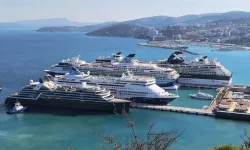 Kuşadası’nda 11 bin 225 yolcu limana akın etti
