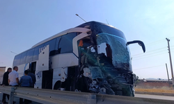 Otobüs kamyonete çarptı