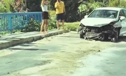 Kuşadası’nda hurdaya dönen araçtan sağ çıktı