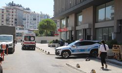 Merdivenden düşen yaşlı adam  hastanelik oldu