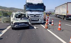 Tır otomobile arkadan çarptı