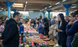 Seda Sarıbaş İstanbul'da esnafla bir araya geldi