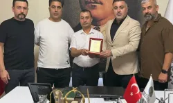 Aydın’da yılın ahisine plaketi başkan Avşar verdi