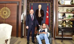 Engelleri Aşan Kalem: 16 Yılda 20 Kitap Sığdıran Abbas Karabulut'tan Vali Varol'a Ziyaret