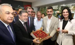 Bakan Yumaklı'dan çilek laboratuvarı talebi