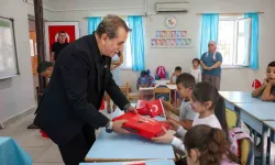 Başkan Yetişkin’den minik öğrencilere ilk gün sürprizi