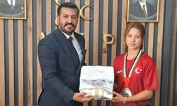 Milli sporcudan MHP Aydın'a ziyaret