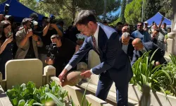 Efsane Vali kabri başında dualarla anıldı: Aydınlılar Başkan Yazıcıoğlu’nu yalnız bırakmadı