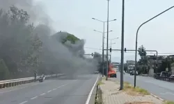 Hareket halindeki otomobil alev topuna döndü