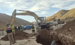Altyapı çalışmasında inşaat işçisi göçük altında kaldı