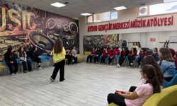 Aydınlı öğrenciler Gençlik Merkezi'ni keşfetti