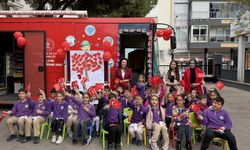 Aydınlı minikler Bayram coşkusunu kütüphanede yaşadı